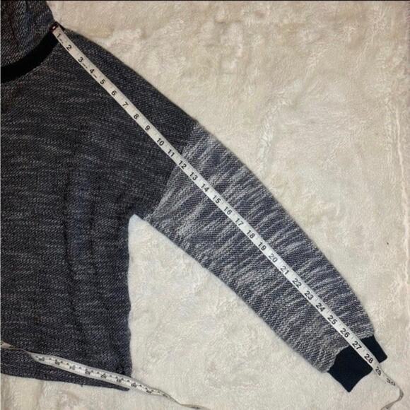 Dark and Light Gray Calvin Klein Performance Cropped Hoodie Size Small - Picture 6 of 8